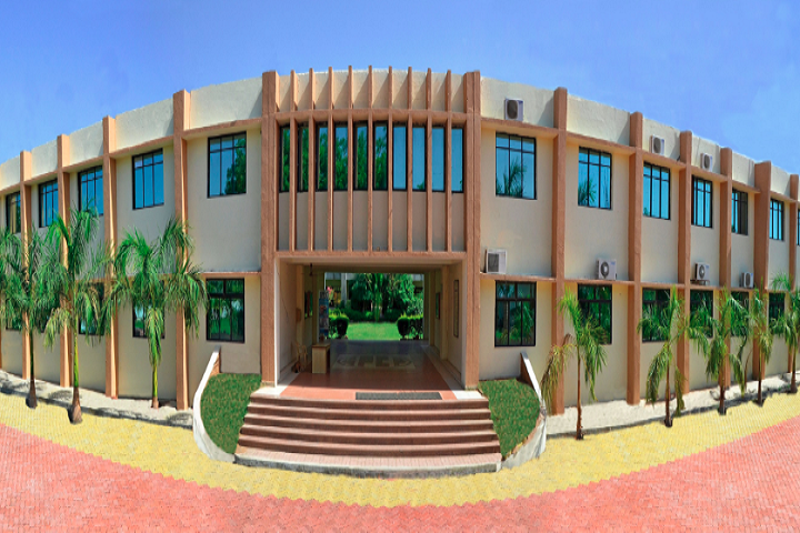 https://cache.careers360.mobi/media/colleges/social-media/media-gallery/7736/2021/9/3/Campus View of Sardar Patel College Of Engineering Bakrol_Campus-View.png